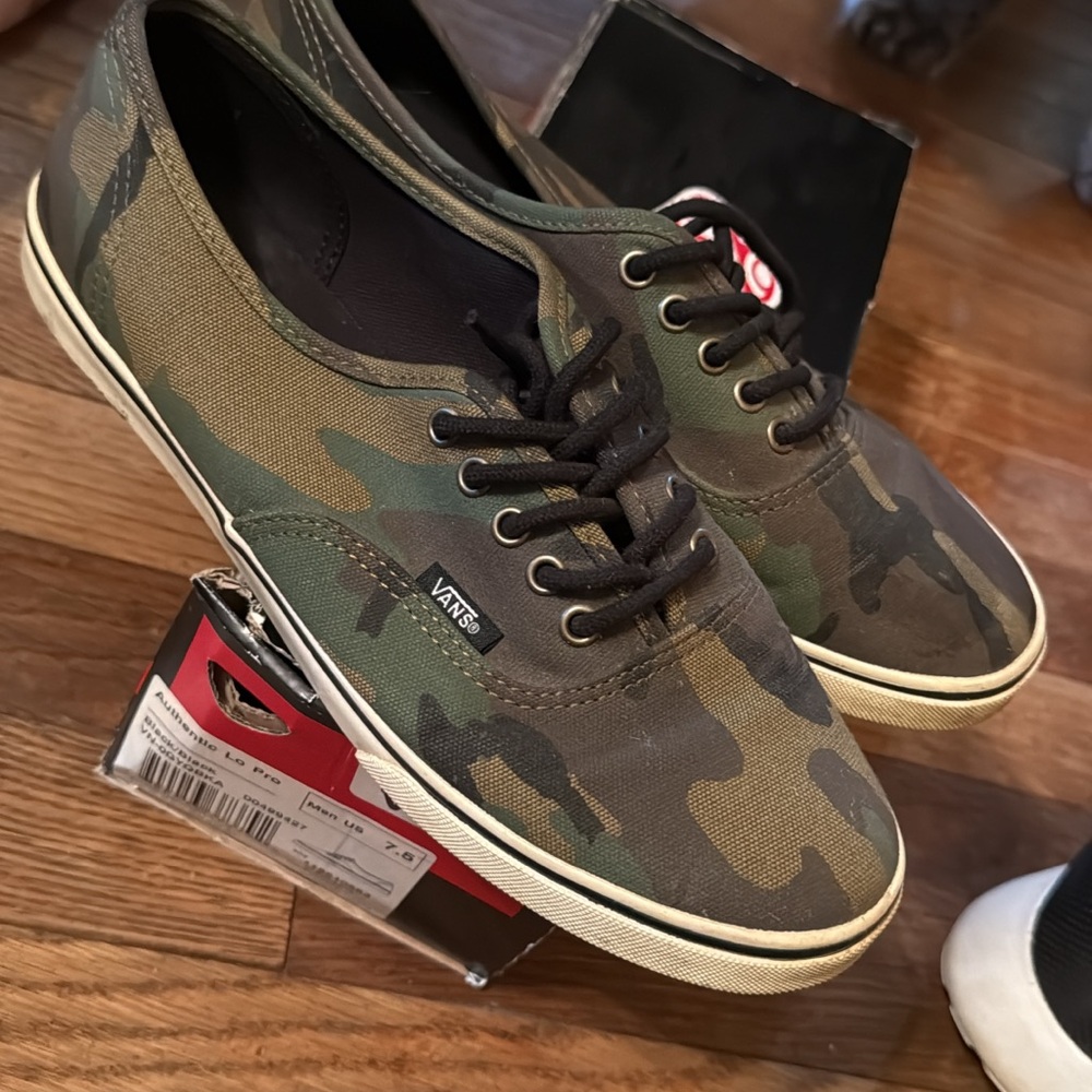 Vans Men's Green Camouflage Sneakers